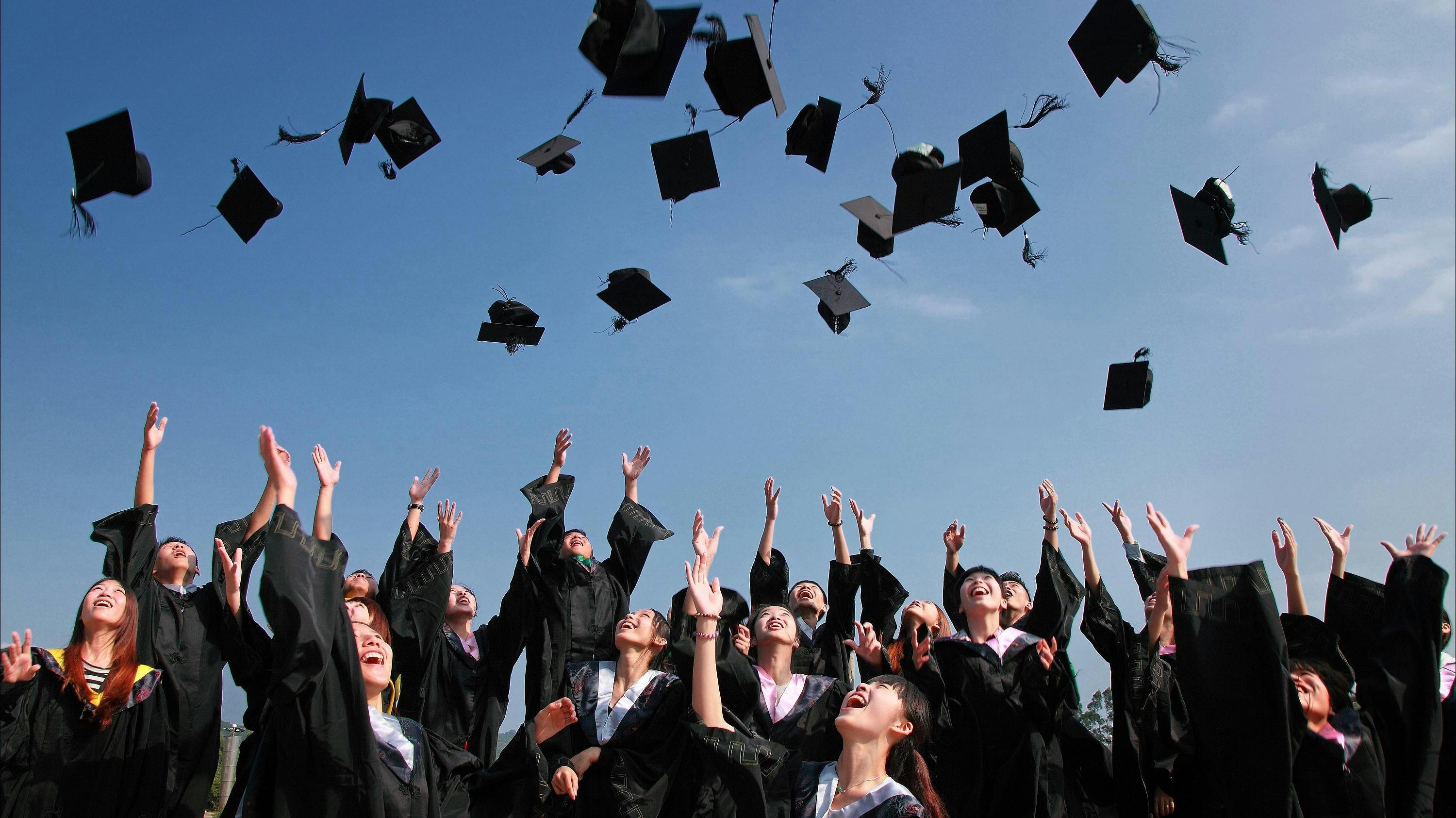 Earthly Threads high school graduation gift guide
