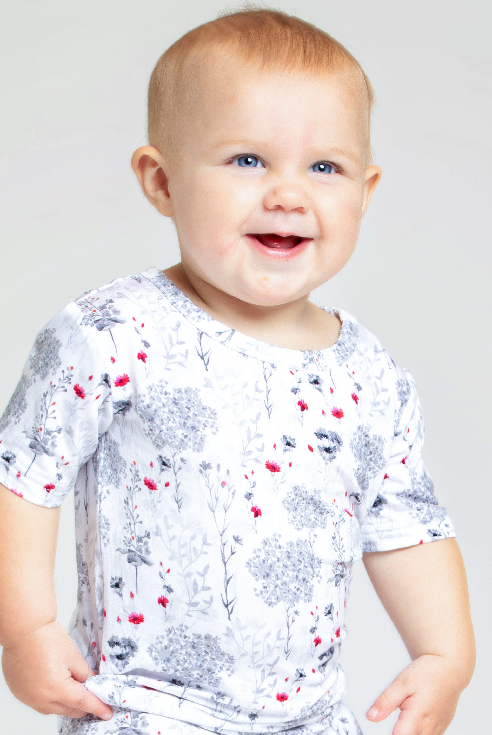 Earthly Threads soft and breathable bamboo baby pajamas featuring delicate floral bouquets for dreamy, irritation-free sleep.