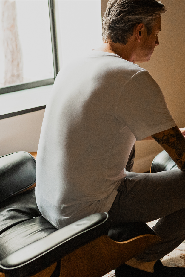 Our essential white, short sleeved t-shirt has the perfect amount of stretch to be comfortable on it's own or underneath as a layer to wick moisture and keep you cool and fresh all day.