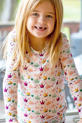 Earthly Threads Royal Dream 100% Organic, OEKO-TEX STANDARD 100 Certified bamboo girls pajamas with crowns and hearts.