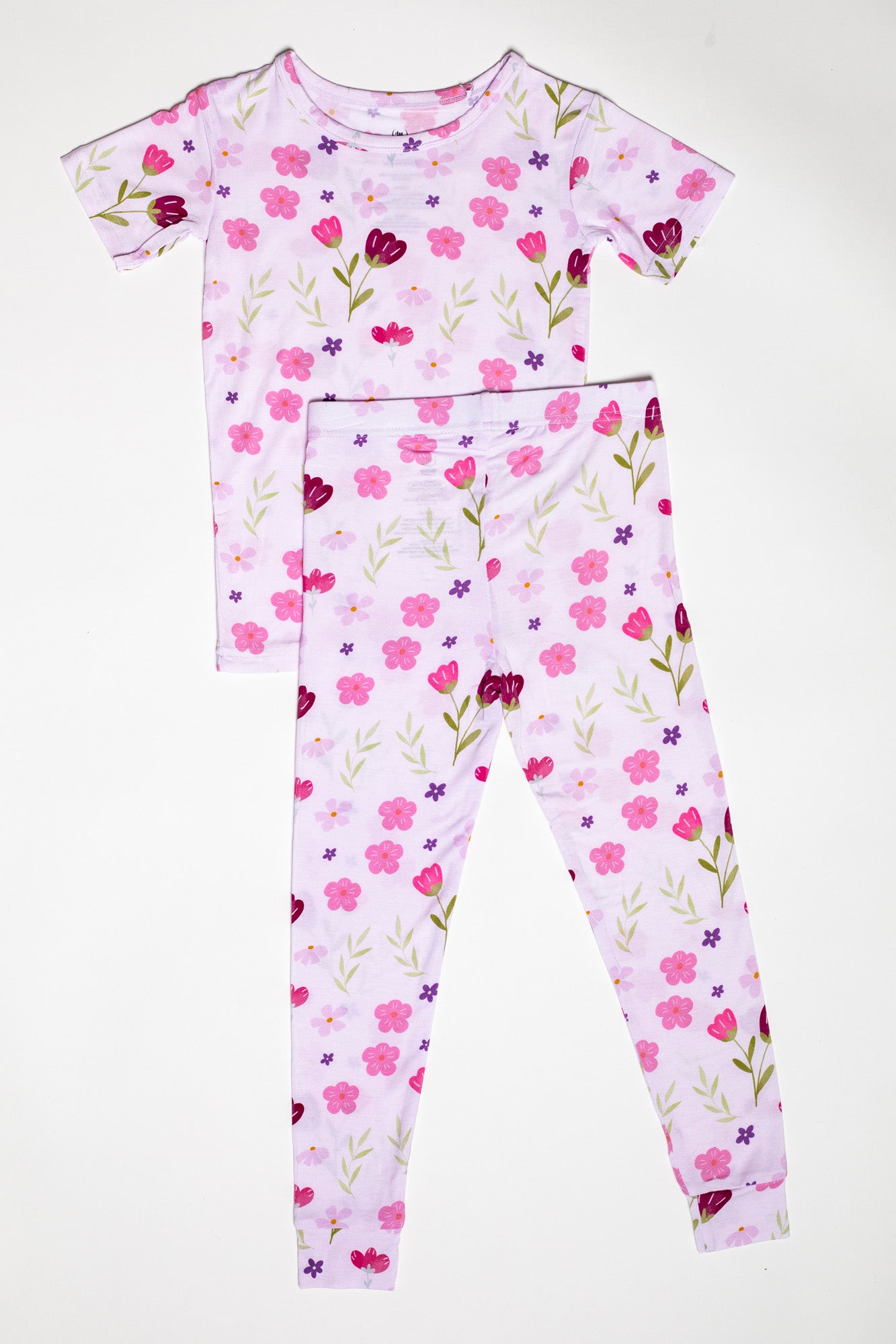 Delicate floral two-piece kids’ pajama set, designed for softness and temperature control. Available with short sleeves and matching pants.