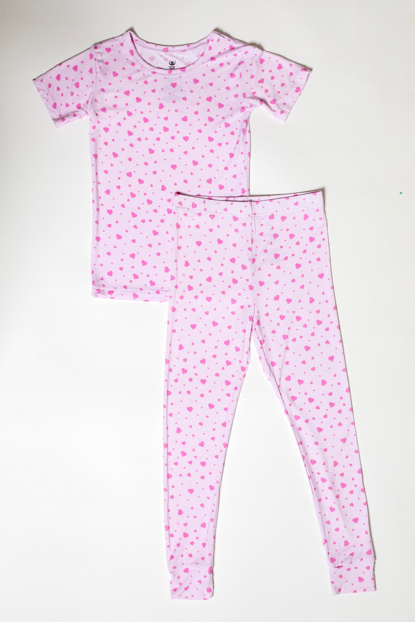 Earthly Threads bamboo kids’ sleepwear, featuring a charming heart print and a flexible fit for dreamy, irritation-free sleep.