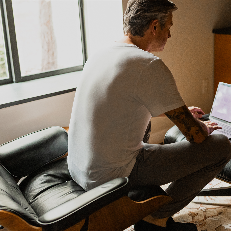Our essential white, short sleeved t-shirt has the perfect amount of stretch to be comfortable on it's own or underneath as a layer to wick moisture and keep you cool and fresh all day.