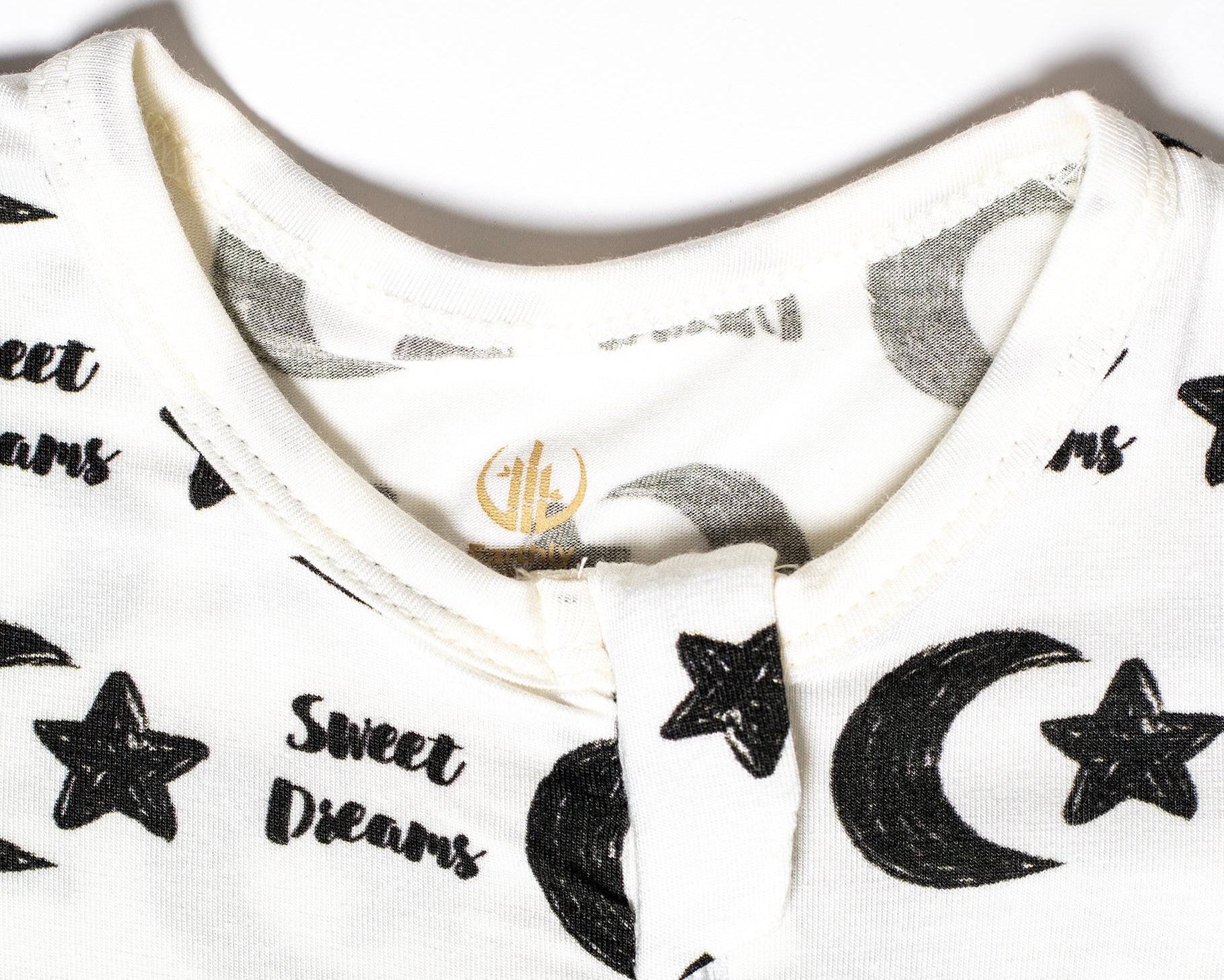 Temperature-regulating bamboo sleeper with dual zipper and a full-length zipper for ultimate ease and comfort.