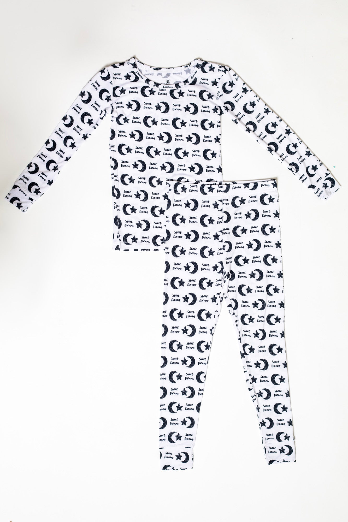 Cozy and breathable kids long sleeve pajama set made from bamboo fabric, featuring a dreamy nighttime print for peaceful sleep.