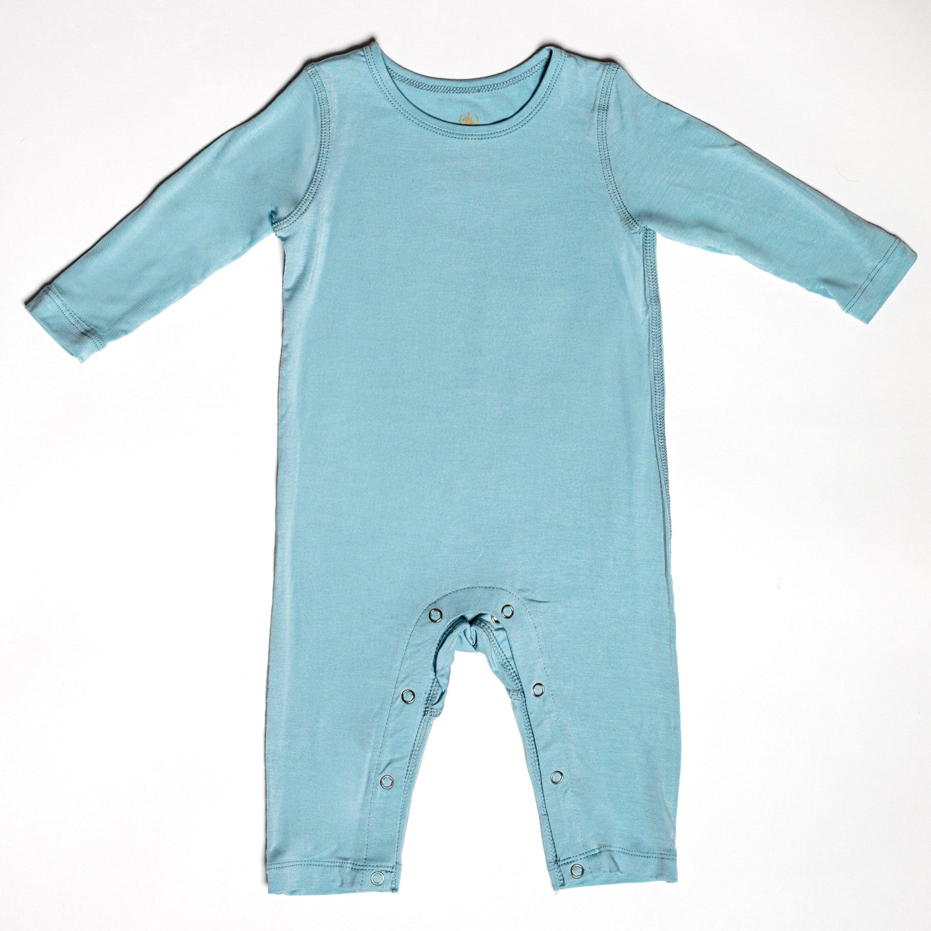 Earthly Threads baby pajamas crafted from soft bamboo fabric, soothing and gentle for delicate skin. Available in blue or pink. 